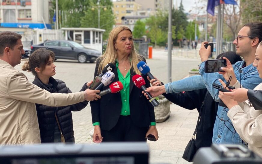 Kadrijaj-AAK : Qëndrimi ynë i njëjtë, s’e votojmë Albulena Haxhiun për kryeparlamentare