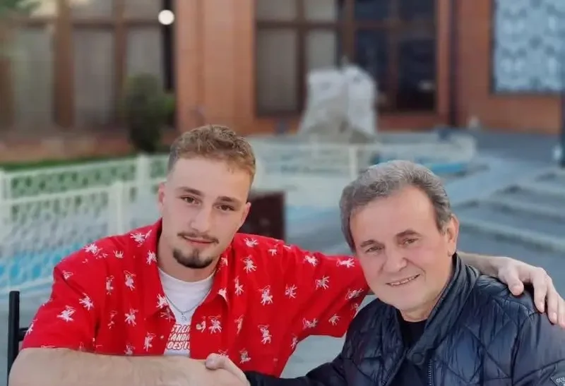 Sytë e tu unë tu i kujtue”, si i erdhi ideja ta rikthejë këngën virale të Shaqir Cërvadikut!