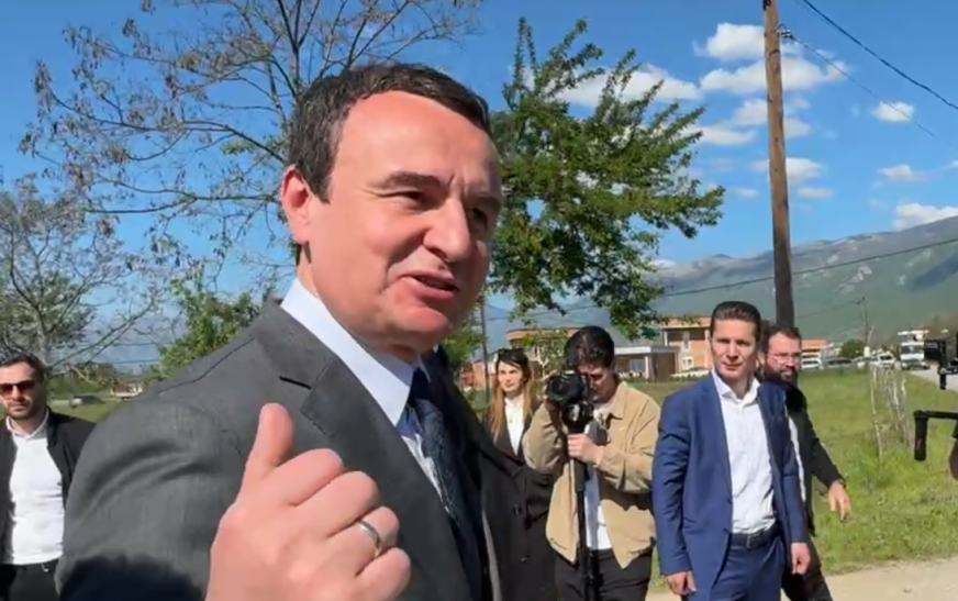 Kurti gjatë vizitës në Istog: Fillimisht Kuvendi, pastaj Qeveria