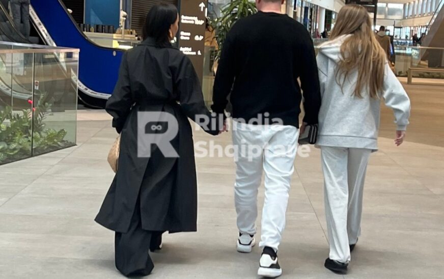 Blero dhe e dashura e re ‘kapen mat’ në Prishtina Mall (FOTO)