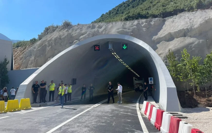 Rihapet tuneli i Llogorasë, pa pagesë deri në 15 shtator – shkurton rrugën drejt jugut