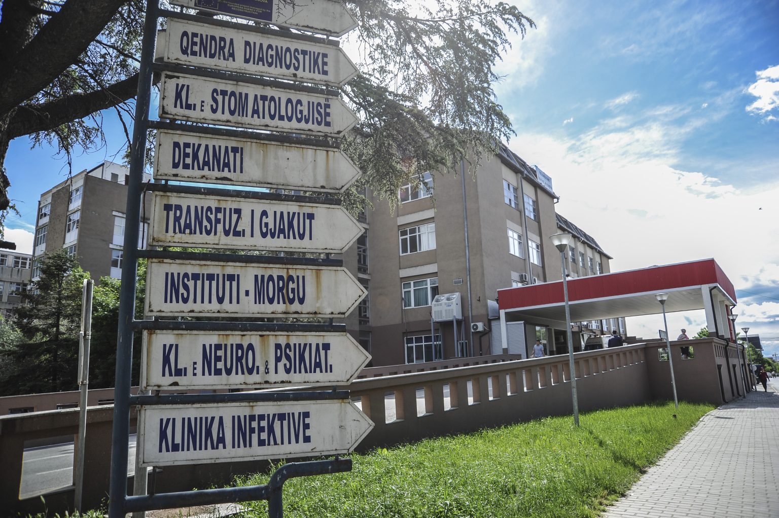 Vetëvrasja në oborrin e QKUK – kush duhet të mbajë përgjegjësi?