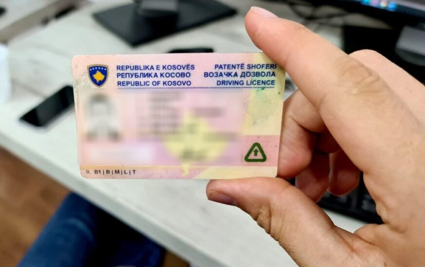 I kërkuan para një kandidatje për ta kaluar në testin praktik të vozitjes, arrestohen dy zyrtarë