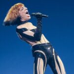 kostumi-qe-artisti-nemo-veshi-ne-finalen-e-eurovisionit-ishte-bere-nga-55,000-kristale