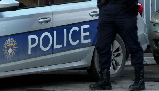 Gjuajti me armë ndaj një veture në Shkabaj të Prishtinës, arrestohet i dyshuari