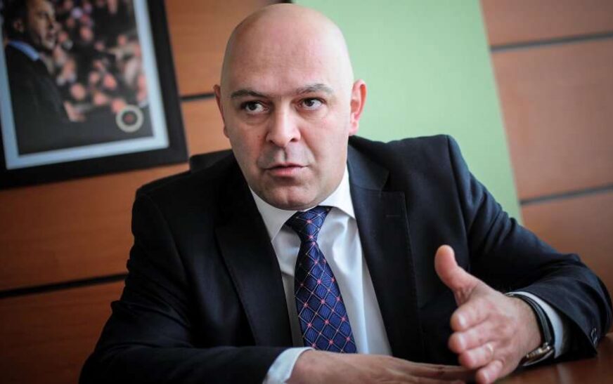 Gjini për rastin e Pecit: Blerim Isufaj rrezikon të bëhet hero i Kosovës, VV-së do t’i vije turp