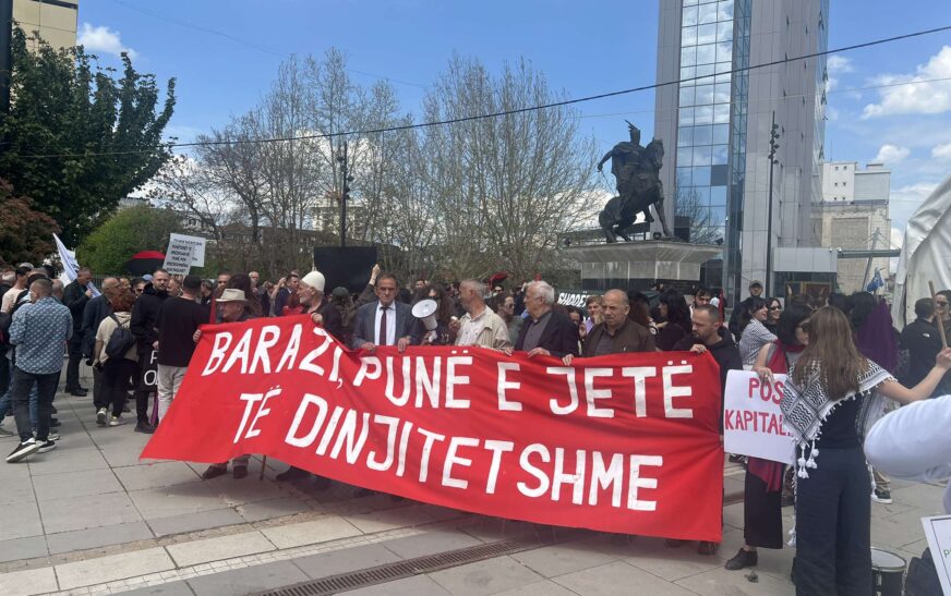 “Barazi, punë e jetë të dinjitetshme” – Nis protesta për 1 maj, dita e punëtorëve