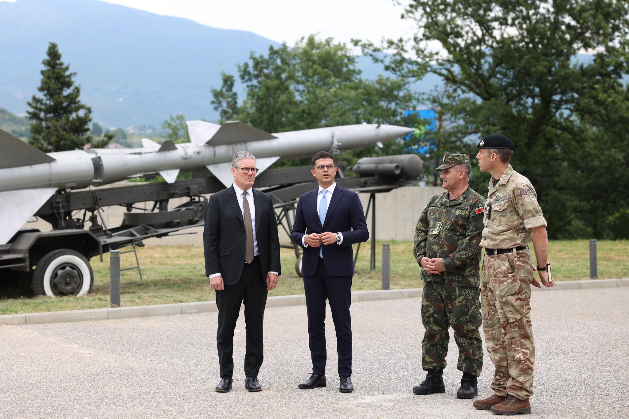 Vengu e Starmer vizitojnë Qendrën e Inovacionit të Sigurisë dhe Mbrojtjes së Shqipërisë