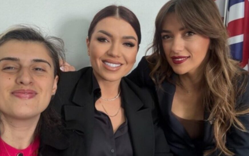 Edona Llalloshi ndan një moment të veçantë nga Kuvendi