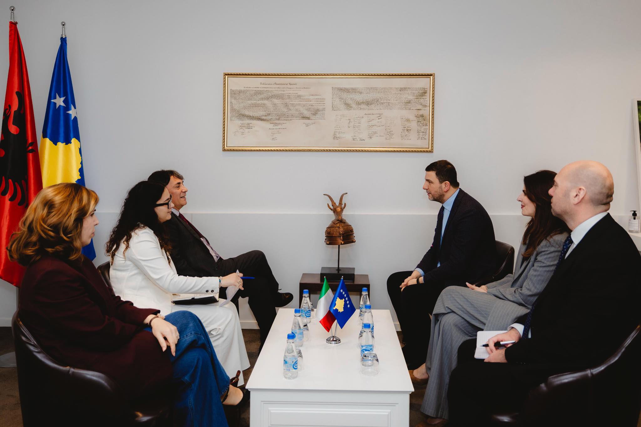 Krasniqi takon ambasadorin e ri italian: Kosova ka nevojë urgjente të dalë nga bllokada