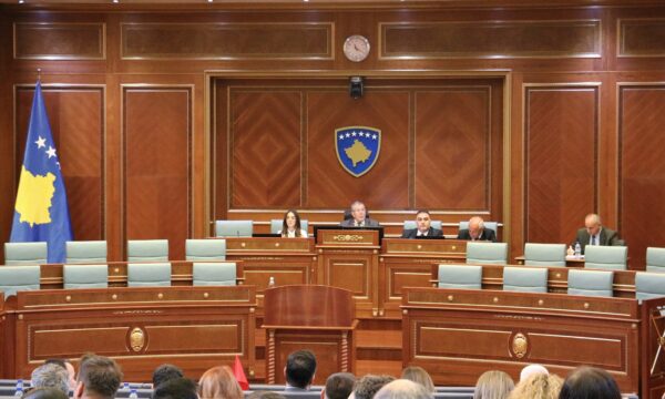 Bllokada institucionale vë në rrezik miliona euro për komunat