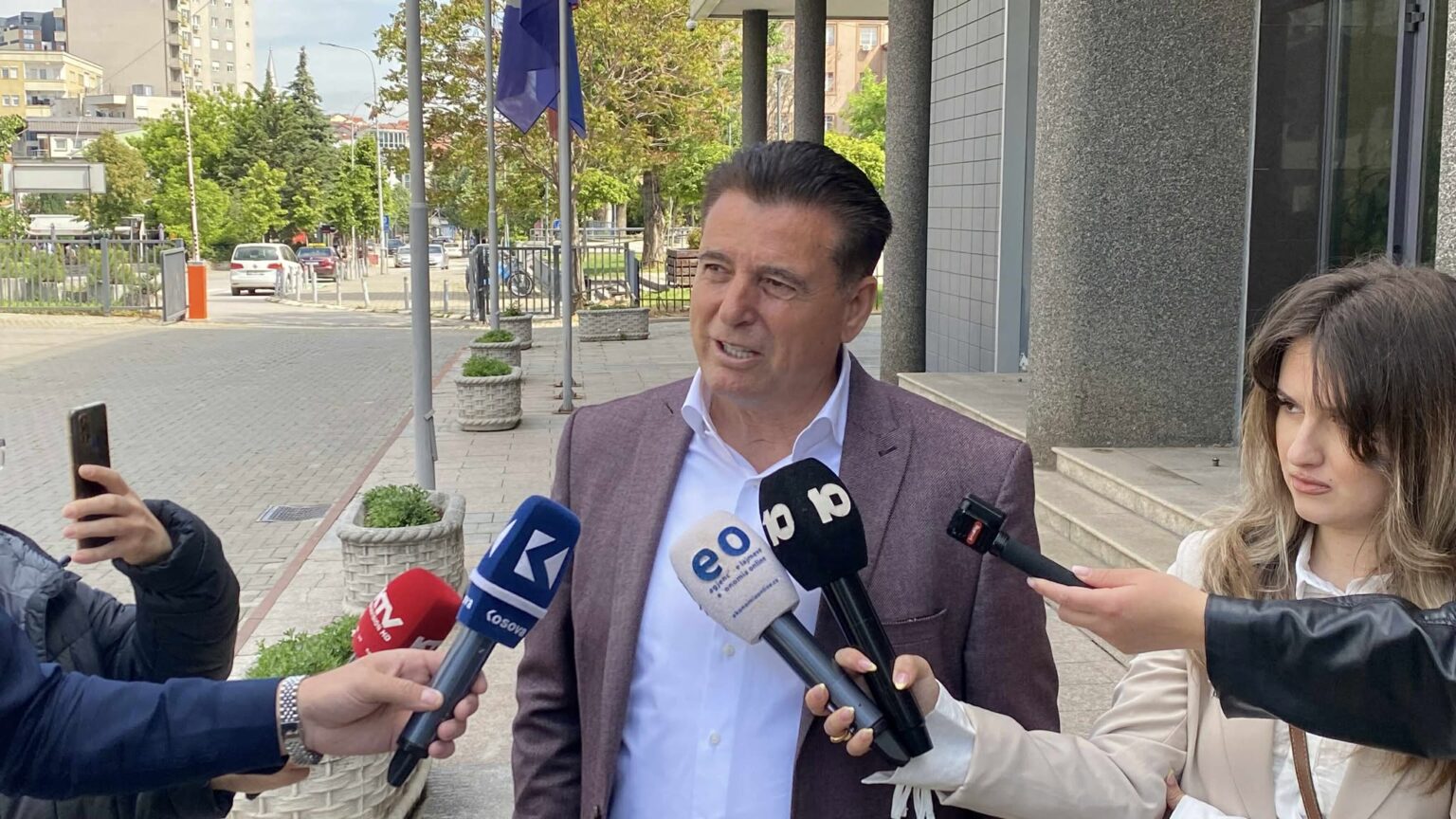 Bahtiri për bllokadën politike: Papërgjegjësi totale e deputetëve që zgjodhi populli