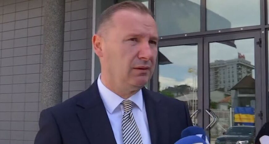 Zemaj: Nuk vendosi unë për pagën, është çështje procedurale dhe ligjore