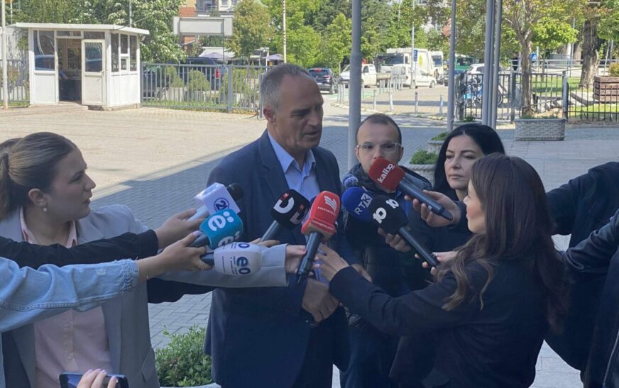 Hasani – PDK: Nuk do ta votoja Limajn për kryeparlamentar, ma ka sharë shumë Albinin!