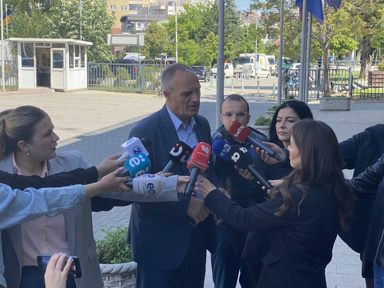 Hasani – PDK: Nuk do ta votoja Limajn për kryeparlamentar, ma ka sharë shumë Albinin!
