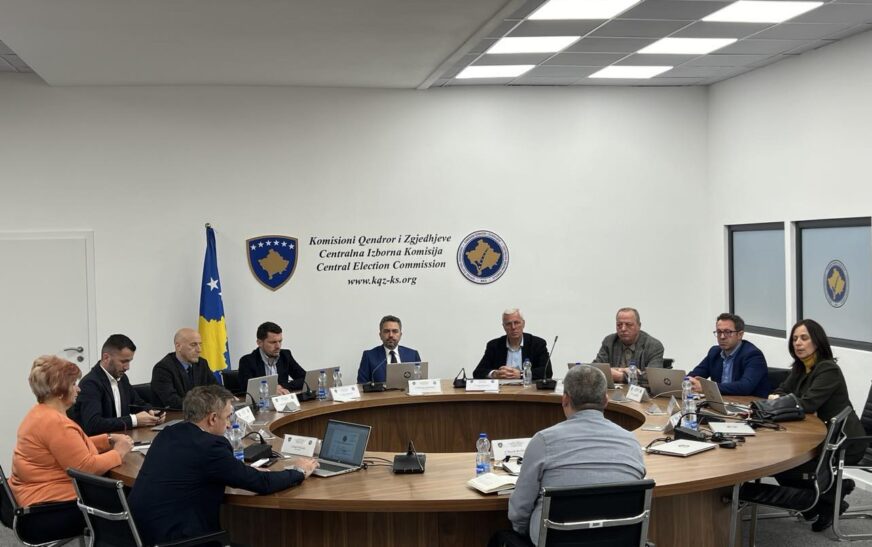 Mblidhet KQZ-ja, në rend dite regjistrimi i një partie dhe pezullimi i një tjetre