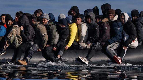 Pas refuzimit nga Shqipëria, Starmer i kërkon Kosovës të pranojë ngritjen e kampeve të emigrantëve