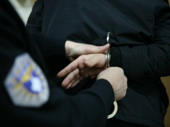 Arrestohen katër persona për grabitje në një pompe të derivateve në Pejë