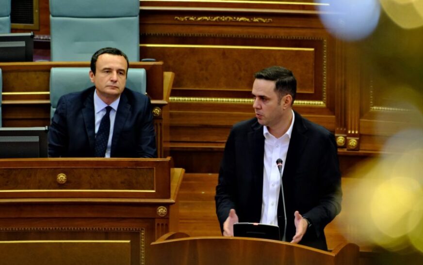 Abdixhiku godet Kurtin pas seancës: Me të tillët s’mund të kesh takim as mirëkuptim, të thërrasin, jashtë të ofendojnë