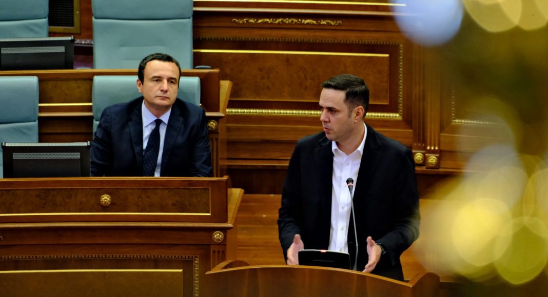 Abdixhiku godet Kurtin pas seancës: Me të tillët s’mund të kesh takim as mirëkuptim, të thërrasin, jashtë të ofendojnë
