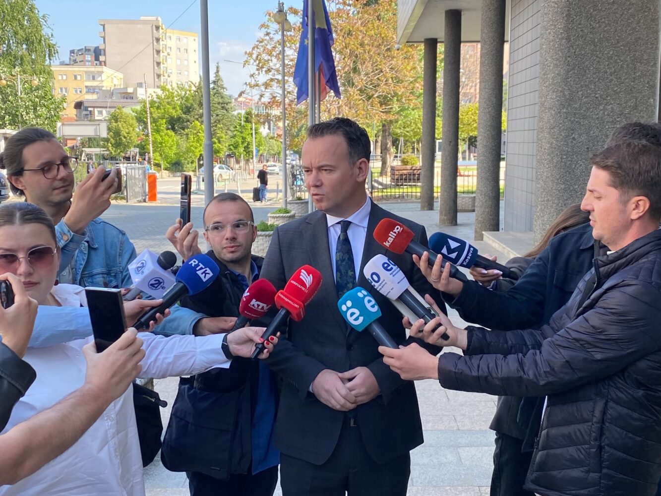 Peci: Konstituimi i Kuvendit varet nga opozita, VV synon marrëveshje për qeverinë e jo për Kuvendin