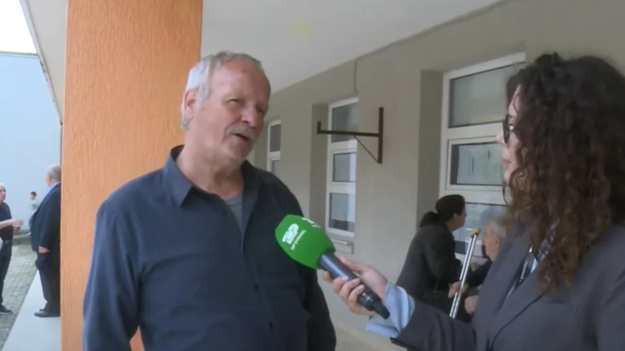 Rasti i paprecedentë në Fier, rrëfehet qytetari: Kam nënën 101 vjeçe, nuk e lejojnë të votojë