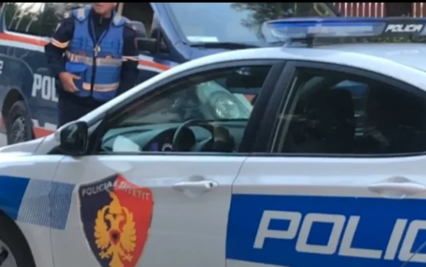 Rëndohet situata pas incidentit në QV-në e Pogradecit, pasi goditi me grusht komisionerin, nipërit e tij i dhunojnë edhe familjen