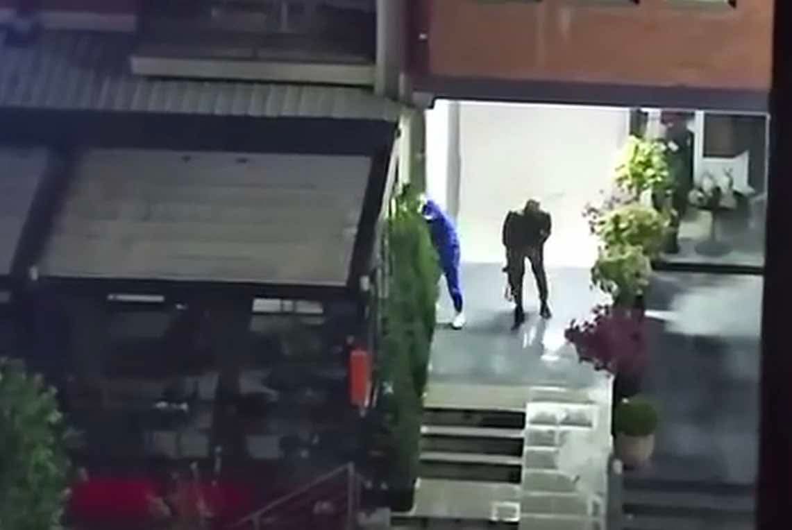 Nga të shtënat me kallash dhe pistoletë në Prishtinë u dëmtuan dy vetura, gjenden mbi 20 gëzhoja