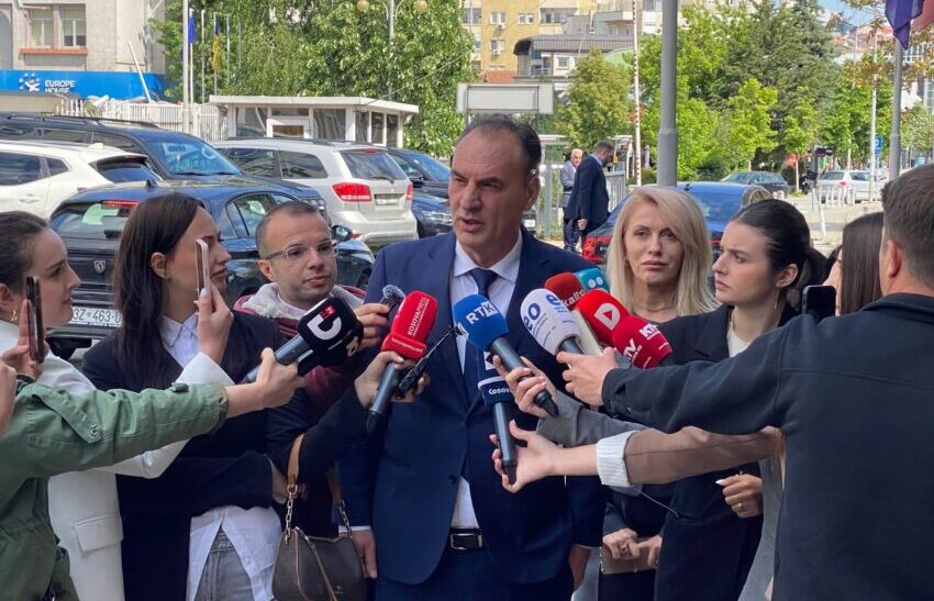 Limaj: Ende s’jemi ftuar nga presidentja, çdo ftese në funksion të zgjidhjes i përgjigjemi pozitivisht