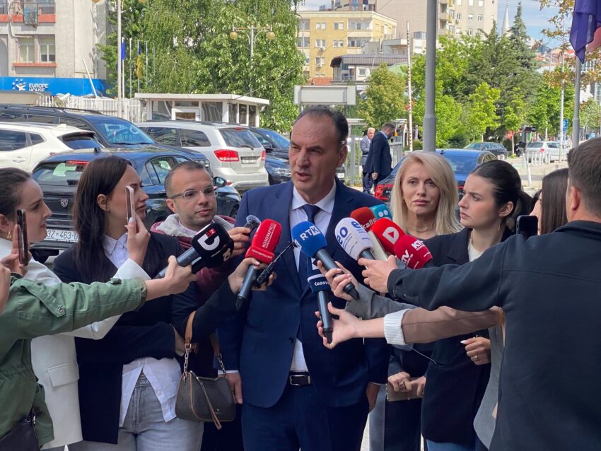 Limaj: Ende s’jemi ftuar nga presidentja, çdo ftese në funksion të zgjidhjes i përgjigjemi pozitivisht
