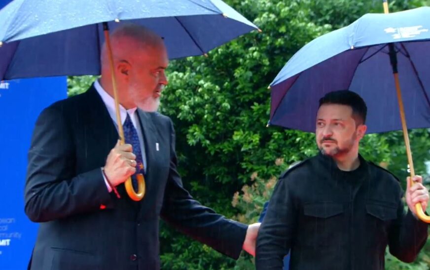 Zelensky arrin në Samitin Evropian në Tiranë