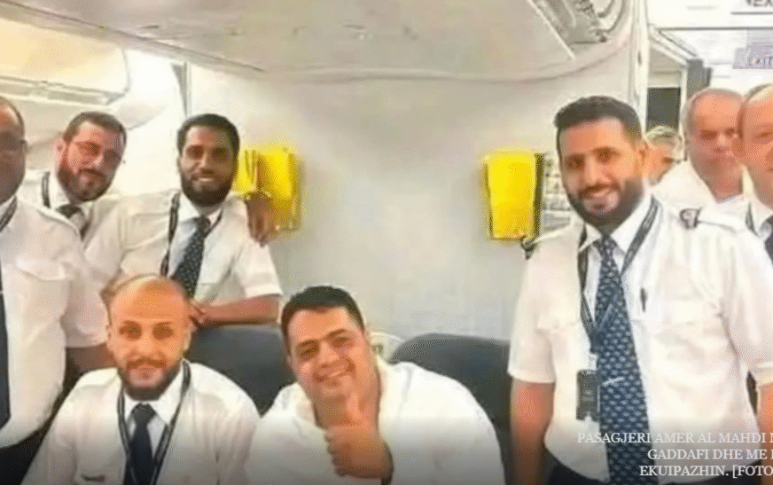Burri libian i ndaluar në aeroport fluturon për në Haxh pasi aeroplani kthehet dy herë