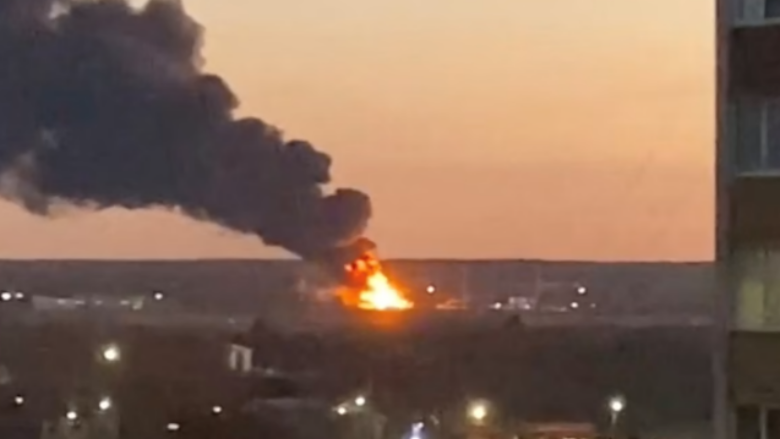 Ukraina sulmon Rusinë me mbi 100 dronë, Moska mbyll aeroportet