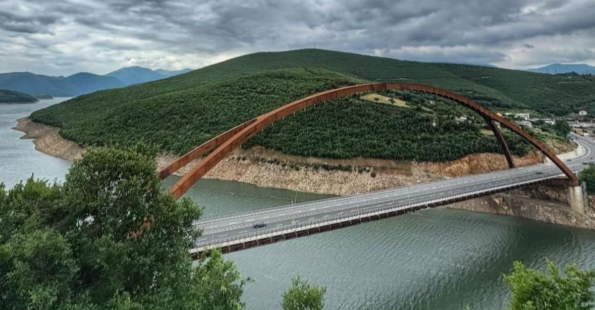 Rama ndan pamje të bukura nga Ura e Kukësit