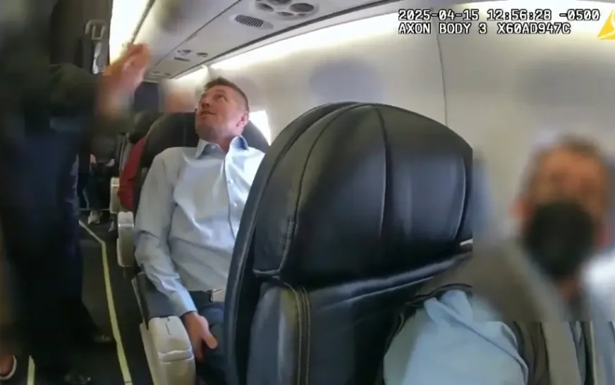 Kosovari në ShBA futet me armë të mbushur në aeroplan, arrestohet -Pamje