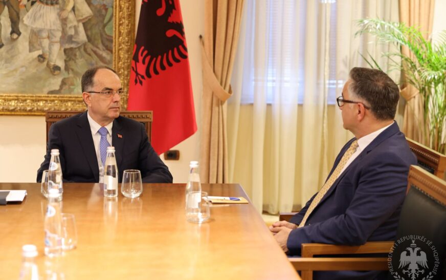 Tahiri takohet me Begajn: E falënderova për mbështetjen e madhe që po i jep Kosovës