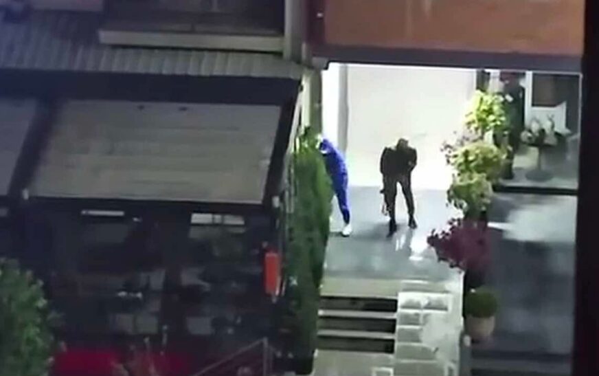 Nga të shtënat me kallash dhe pistoletë në Prishtinë u dëmtuan dy vetura, gjenden mbi 20 gëzhoja