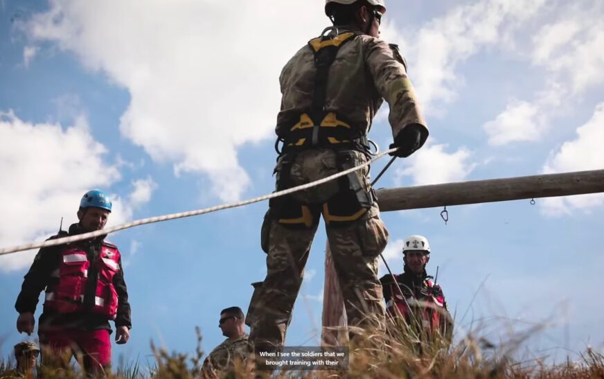 Ushtarët amerikanë dhe Shoqata e Kërkim-Shpëtimit e Kosovës, me stërvitje të përbashkët (VIDEO)