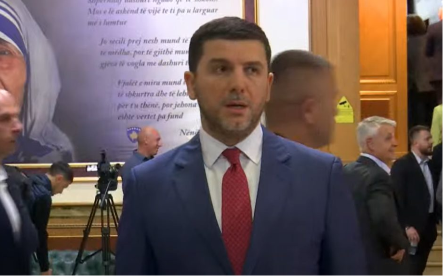 Krasniqi: Bllokada e iniciuar dhe e mundësuar nga VV po vazhdon, për keqardhje që s’ka asnjë reflektim