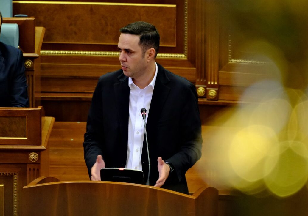 Abdixhiku kundërshton buxhetin për tri arsye, njëra për Prishtinën