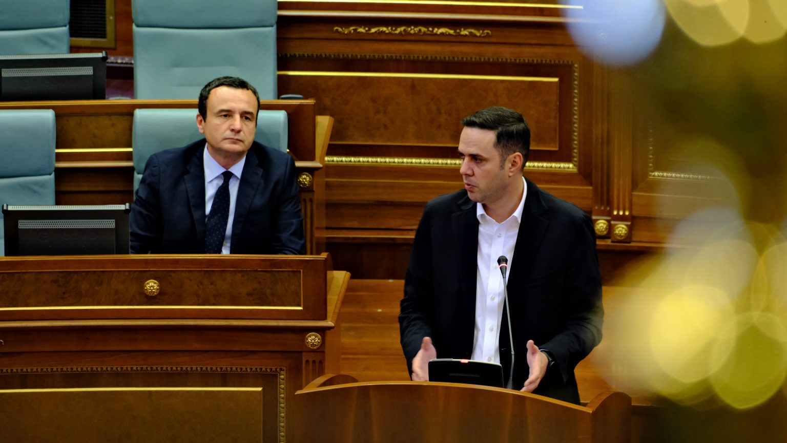Kurti thotë se Abdixhiku ia refuzoi “mjaft ashpër” ofertën për koalicion, “i lutet” sërish për bashkëqeverisje