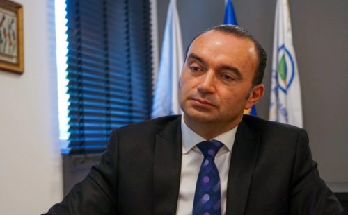 Rafuna qeverisë: Ulu me ZRrE-në dhe shtyjeni daljen në treg të lirë të rrymës për bizneset