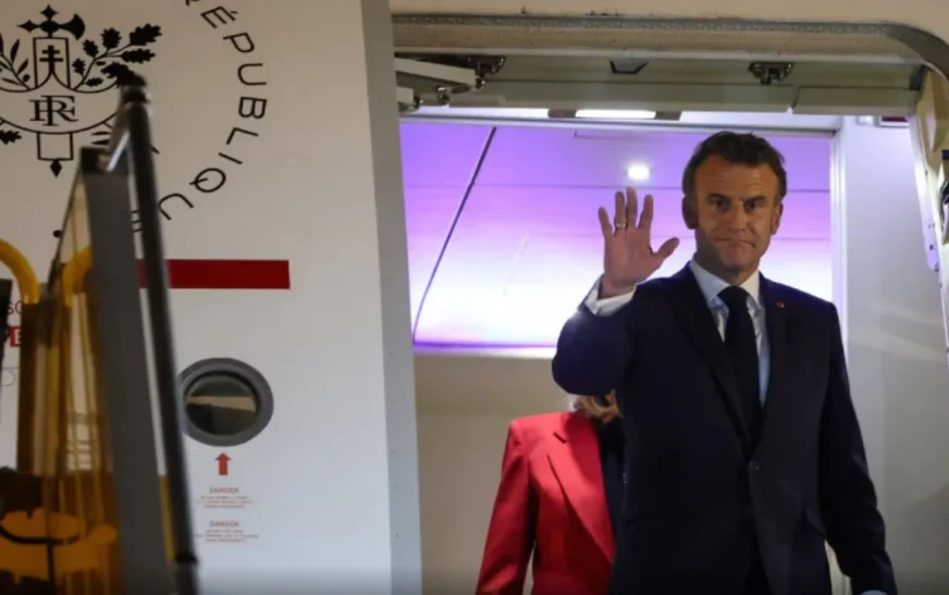 Macron goditet me shuplakë nga gruaja e tij gjatë mbërritjes në Vietnam