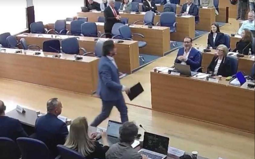 Përparim Rama i ik përgjegjësisë, lëshon mbledhjen e Kuvendit Komunal