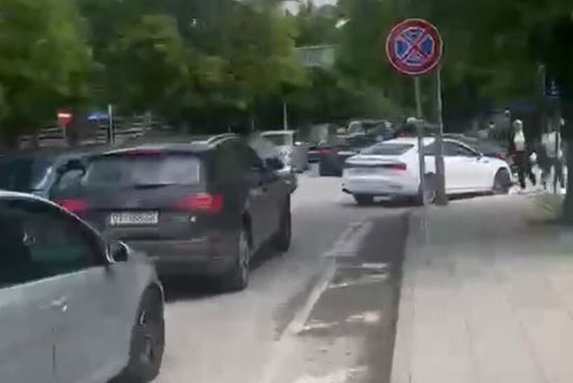 Tollovi e madhe në QKUK, nuk bëjnë punë as tri hyrje-daljet