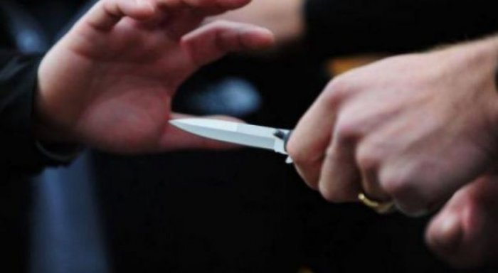 E kërcënon me thikë për 2 euro të miturin, arrestohet i dyshuari në Fushë-Kosovë