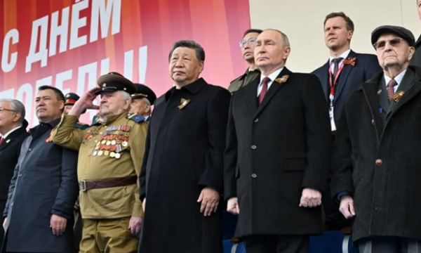 Presidenti kinez krah Putinit në paradën e Ditës së Fitores të Rusisë