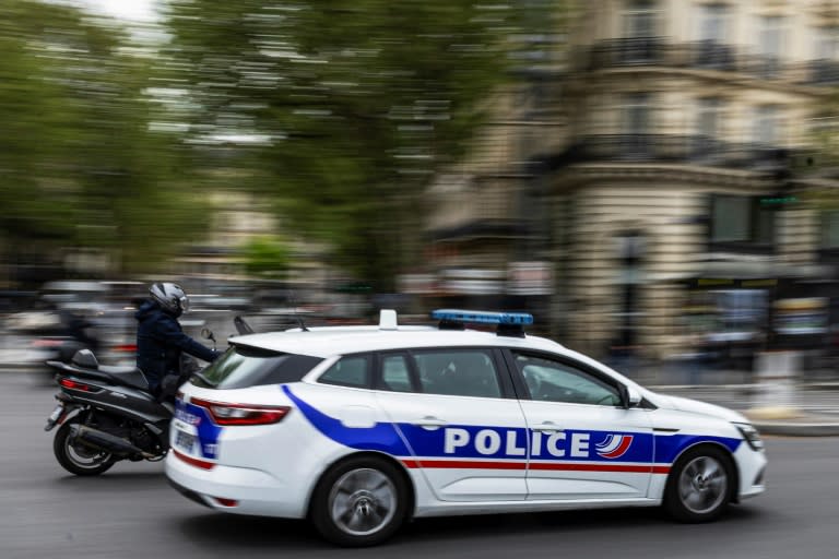 Nxënësi në Francë e ther për vdekje asistenten që po ua kontrollonte çantat