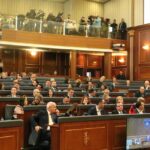bllokada-ne-kuvendin-e-kosoves,-beteje-pa-fitues-qe-dy-muaj-per-kryeparlamentari