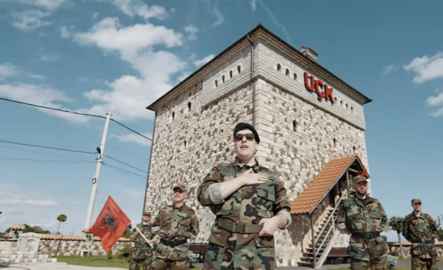 Leutrim Gërvalla publikon këngën e re “Jetë e mot Lavdi” – një himn për Gllogjanin dhe heronjtë e lirisë